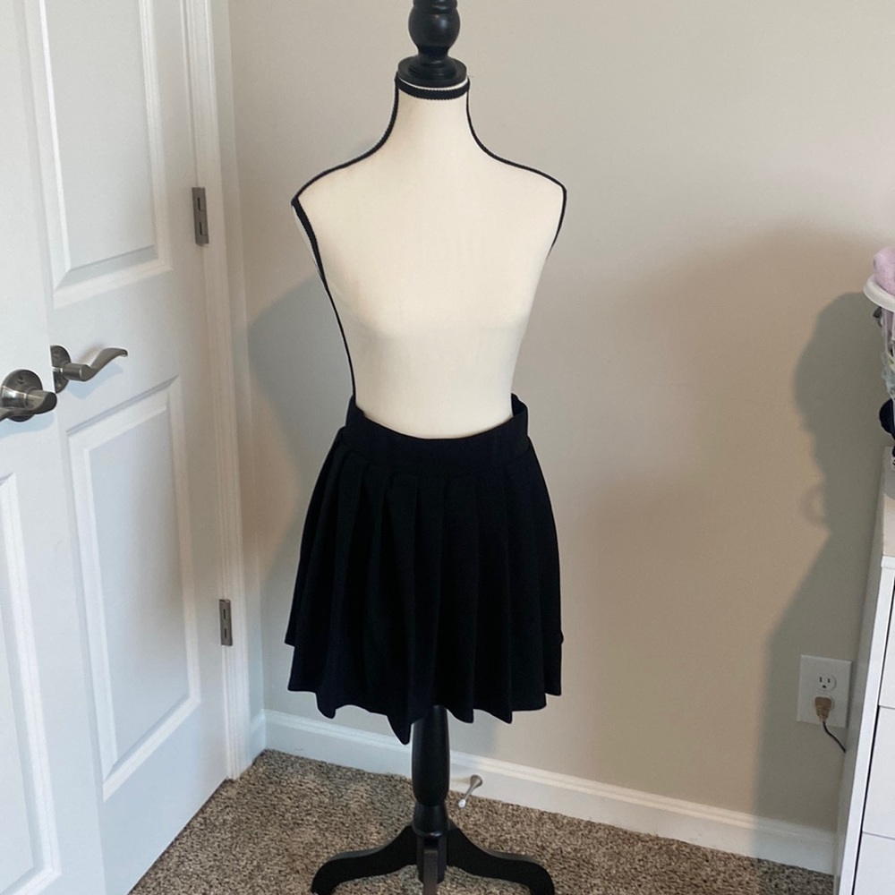 Black pleated skirt
